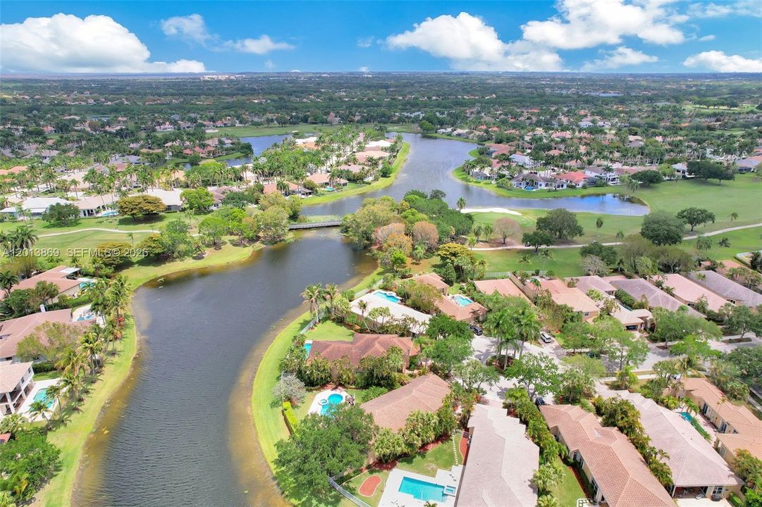 En Venta: $1,600,000 (4 camas, 3 baños, 2824 Pies cuadrados)