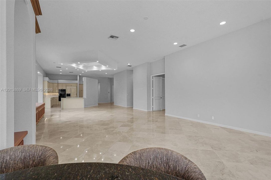 En Venta: $1,600,000 (4 camas, 3 baños, 2824 Pies cuadrados)