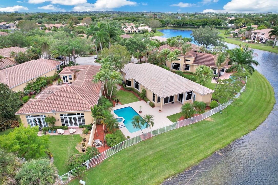 En Venta: $1,600,000 (4 camas, 3 baños, 2824 Pies cuadrados)