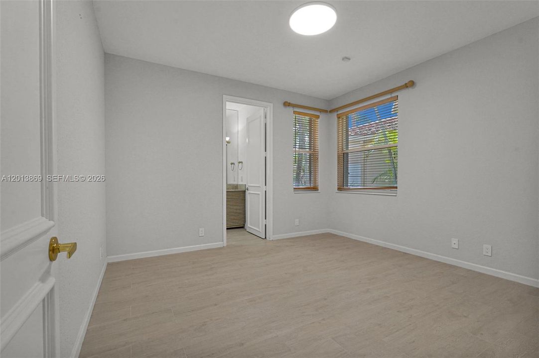 En Venta: $1,600,000 (4 camas, 3 baños, 2824 Pies cuadrados)