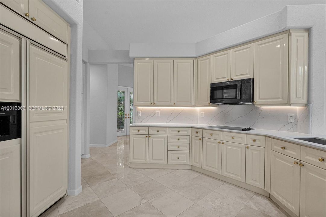 En Venta: $1,600,000 (4 camas, 3 baños, 2824 Pies cuadrados)