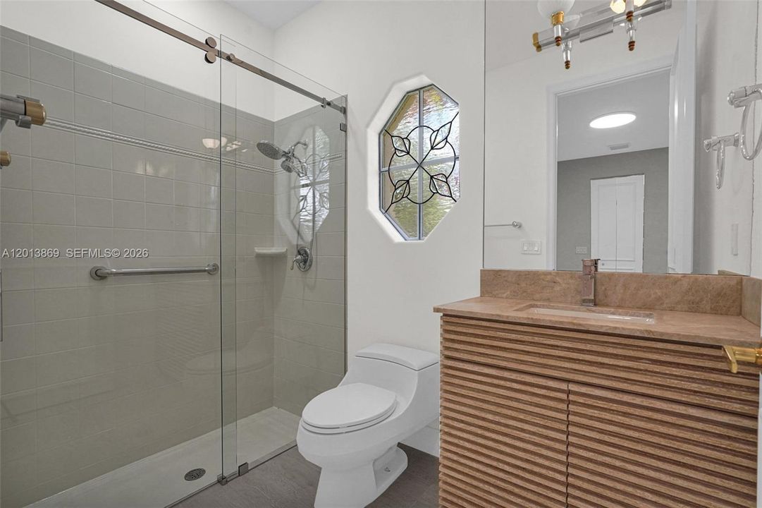 En Venta: $1,600,000 (4 camas, 3 baños, 2824 Pies cuadrados)