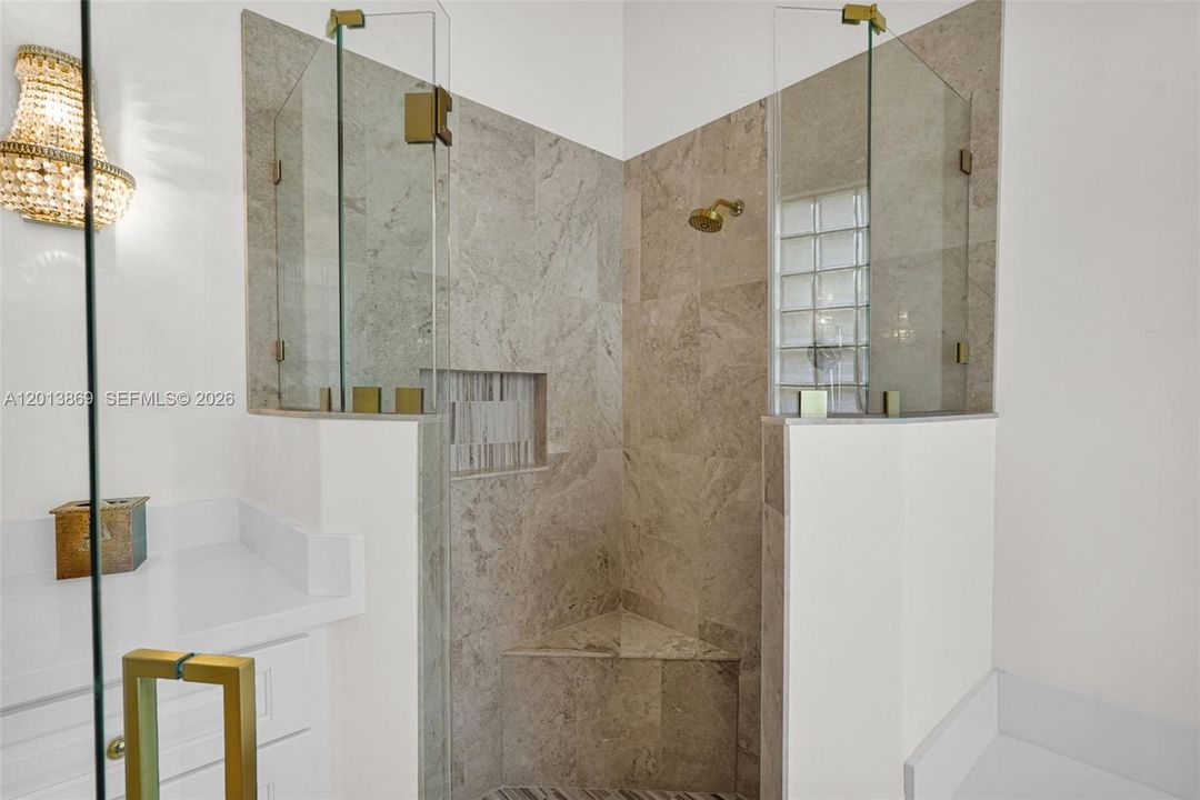 En Venta: $1,600,000 (4 camas, 3 baños, 2824 Pies cuadrados)