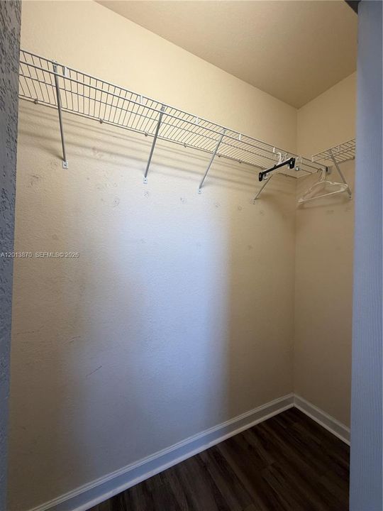 Activo con contrato: $350,000 (3 camas, 2 baños, 1432 Pies cuadrados)