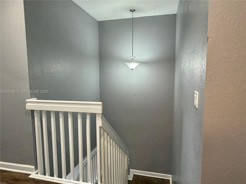 Activo con contrato: $350,000 (3 camas, 2 baños, 1432 Pies cuadrados)