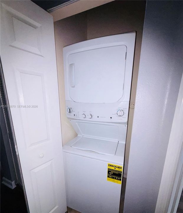 Activo con contrato: $350,000 (3 camas, 2 baños, 1432 Pies cuadrados)