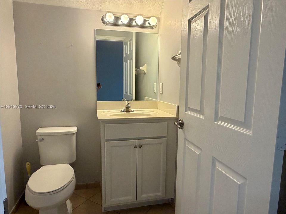 Activo con contrato: $350,000 (3 camas, 2 baños, 1432 Pies cuadrados)