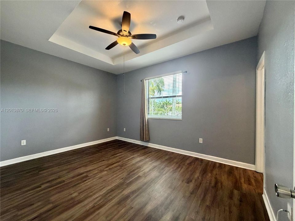 Activo con contrato: $350,000 (3 camas, 2 baños, 1432 Pies cuadrados)
