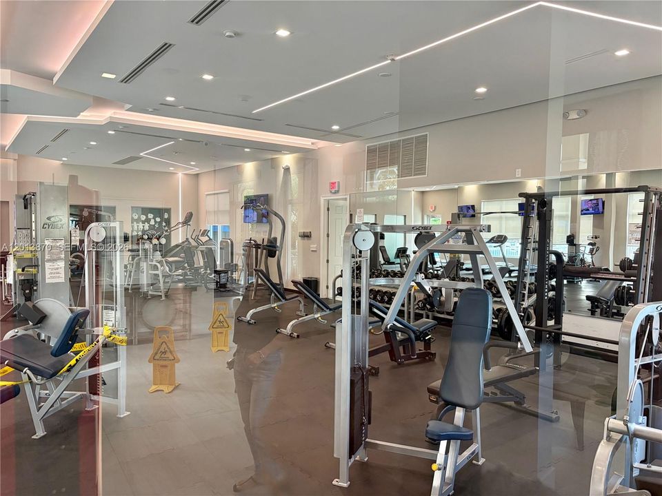 Activo con contrato: $350,000 (3 camas, 2 baños, 1432 Pies cuadrados)