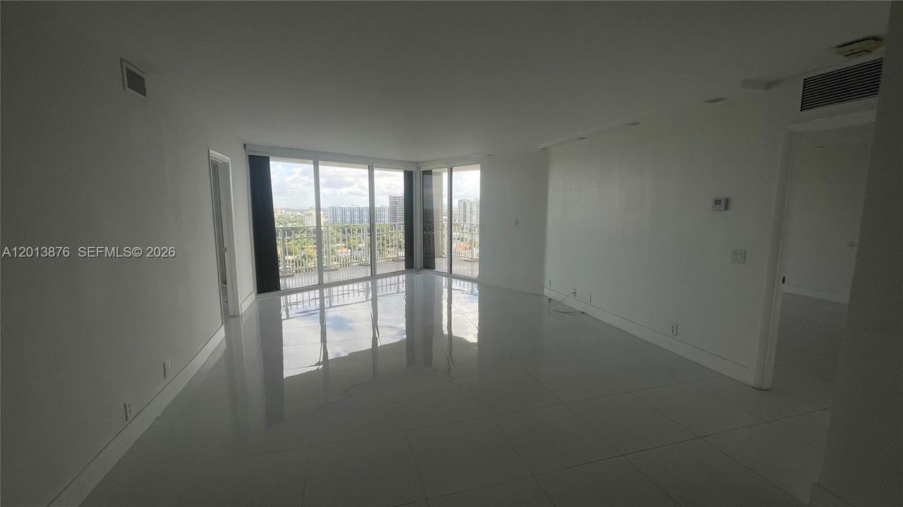 Под контрактом: $3,900 (2 спален, 2 ванн, 1268 Квадратных фут)