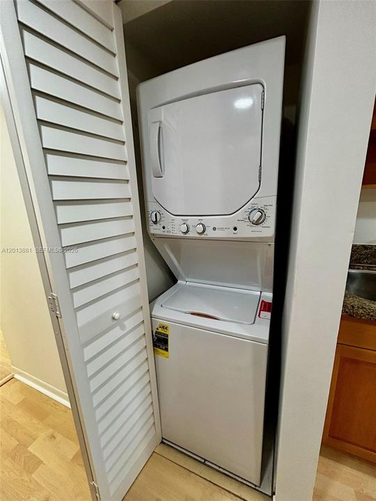 En Venta: $230,000 (2 camas, 2 baños, 970 Pies cuadrados)