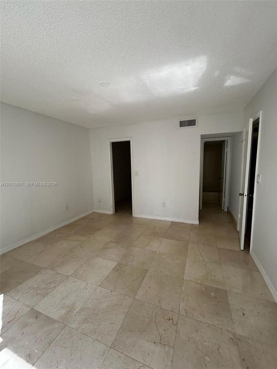 En Venta: $230,000 (2 camas, 2 baños, 970 Pies cuadrados)