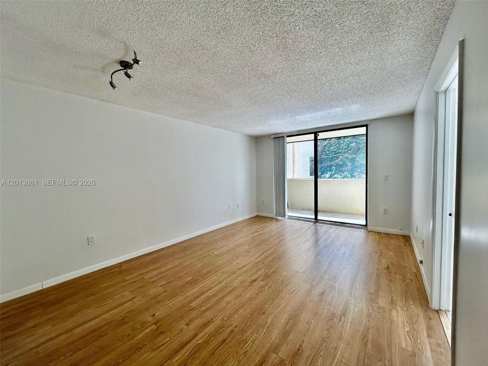 En Venta: $230,000 (2 camas, 2 baños, 970 Pies cuadrados)