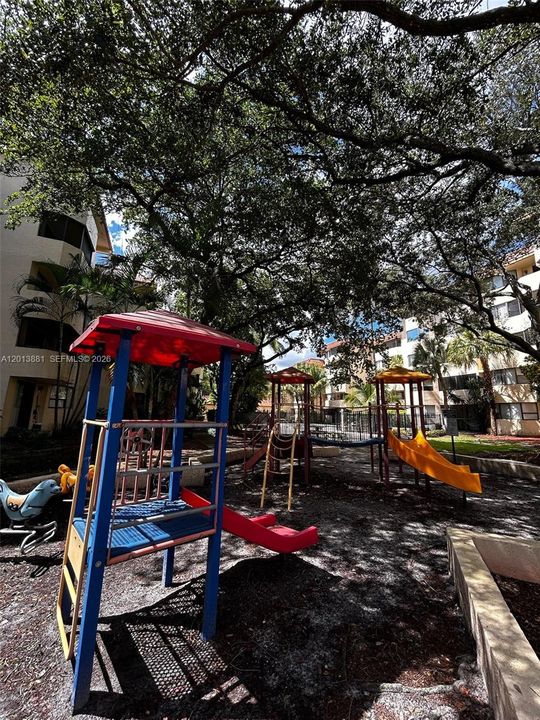 En Venta: $230,000 (2 camas, 2 baños, 970 Pies cuadrados)