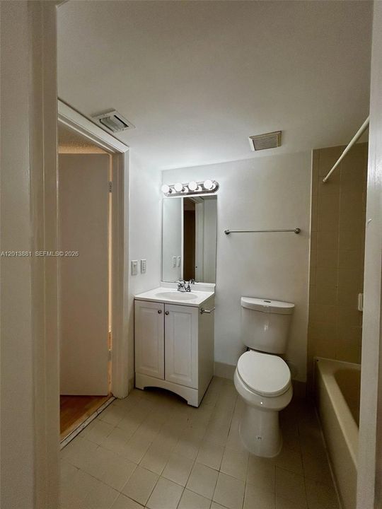 En Venta: $230,000 (2 camas, 2 baños, 970 Pies cuadrados)