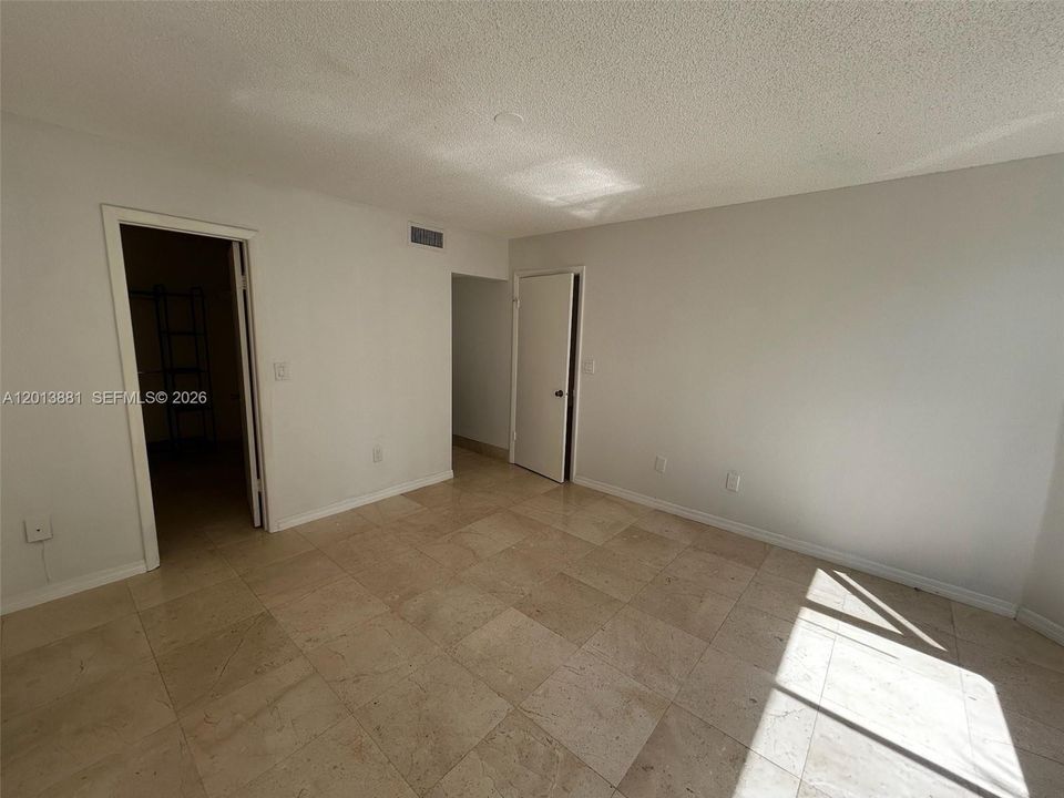 En Venta: $230,000 (2 camas, 2 baños, 970 Pies cuadrados)
