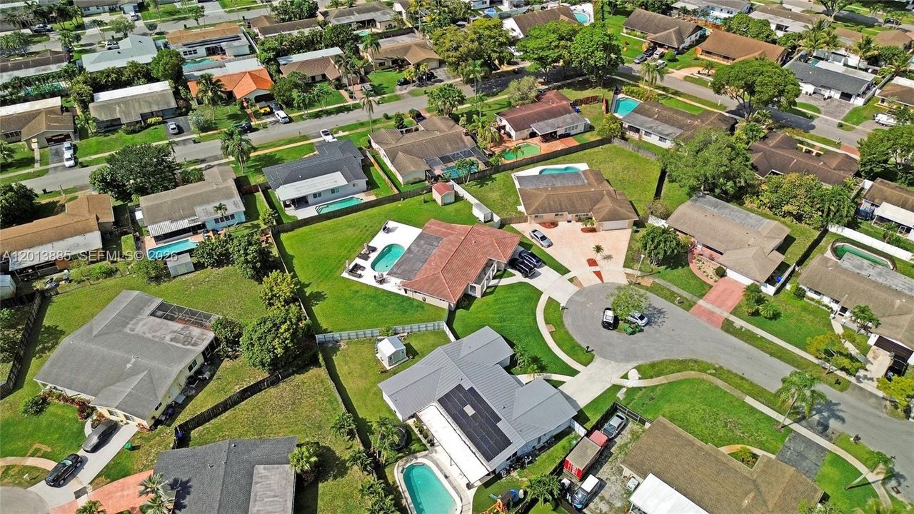 На продажу: $875,000 (5 спален, 3 ванн, 1990 Квадратных фут)