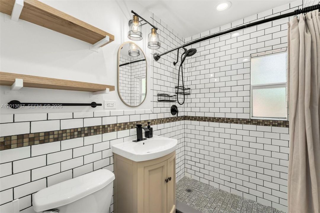Activo con contrato: $380,000 (2 camas, 1 baños, 756 Pies cuadrados)