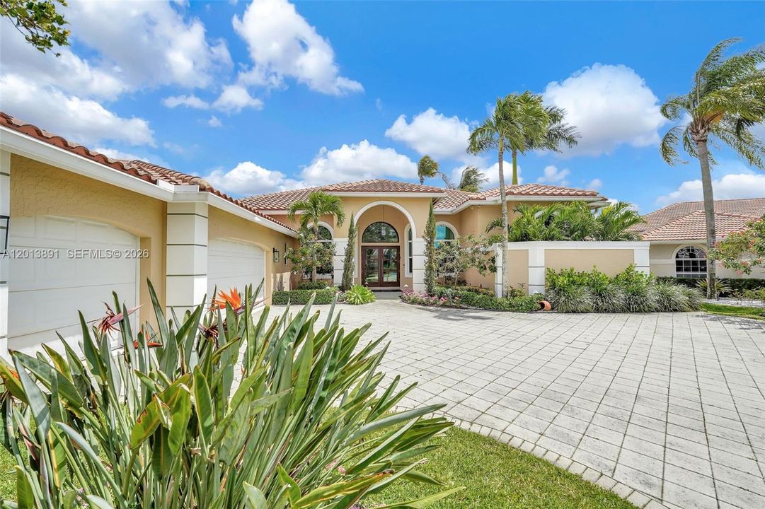 For Sale: $1,950,000 (5 beds, 3 baths, 2870 Square Feet)