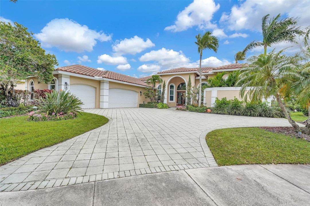 For Sale: $1,950,000 (5 beds, 3 baths, 2870 Square Feet)