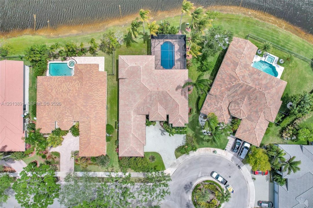 For Sale: $1,950,000 (5 beds, 3 baths, 2870 Square Feet)