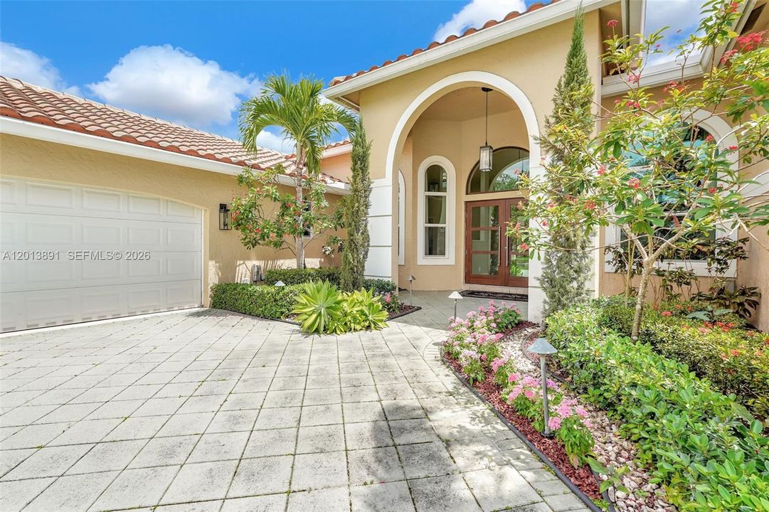 For Sale: $1,950,000 (5 beds, 3 baths, 2870 Square Feet)