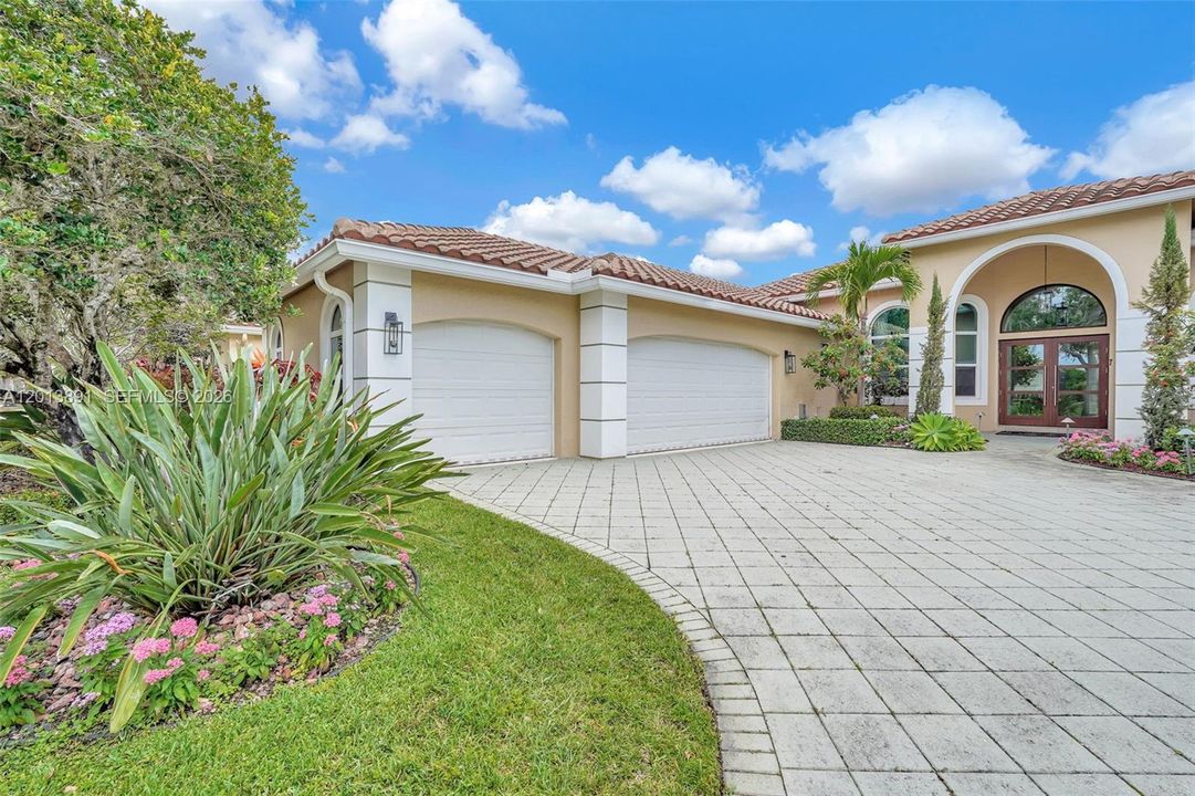 For Sale: $1,950,000 (5 beds, 3 baths, 2870 Square Feet)