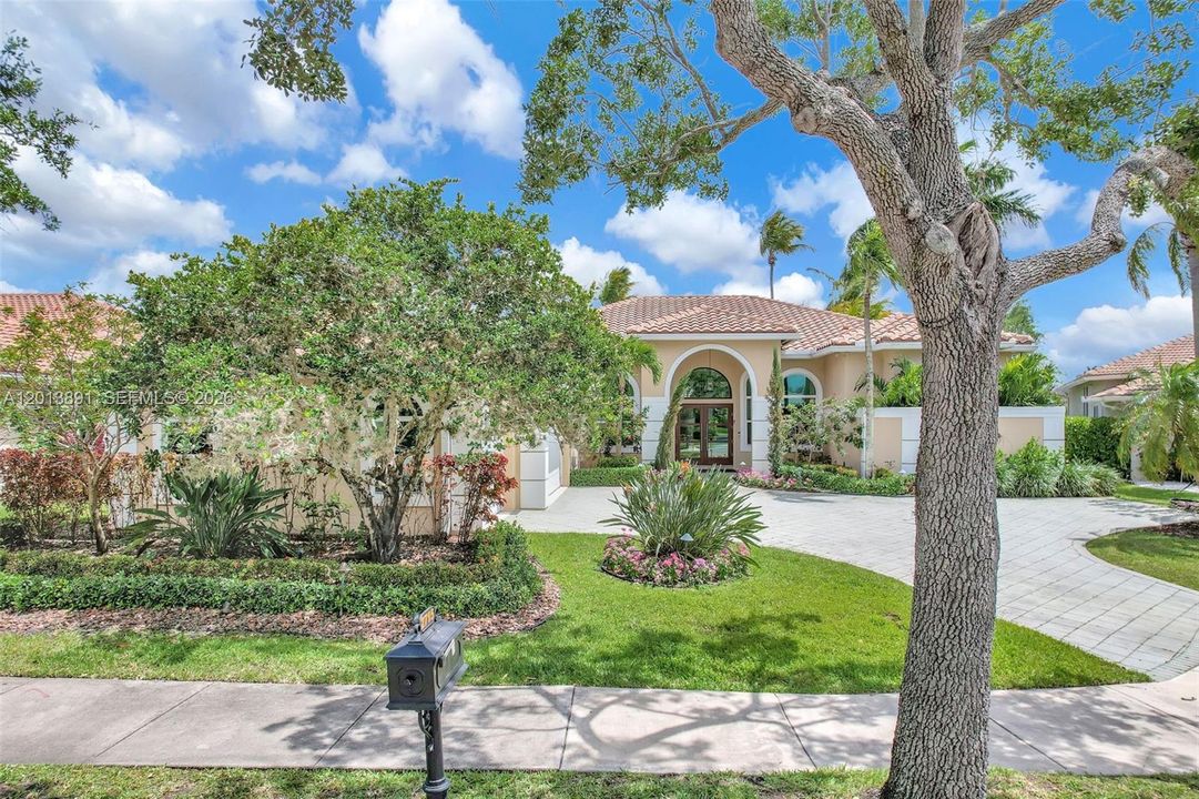 For Sale: $1,950,000 (5 beds, 3 baths, 2870 Square Feet)