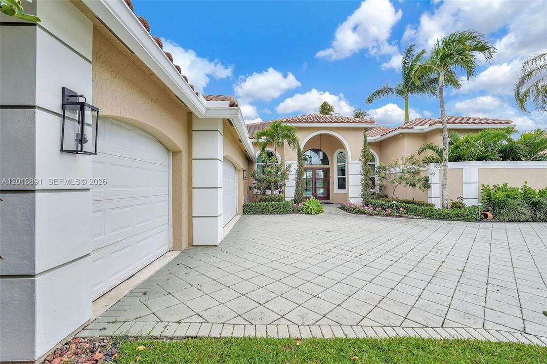For Sale: $1,950,000 (5 beds, 3 baths, 2870 Square Feet)