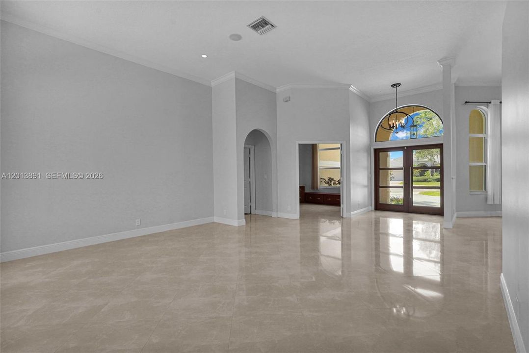 For Sale: $1,950,000 (5 beds, 3 baths, 2870 Square Feet)