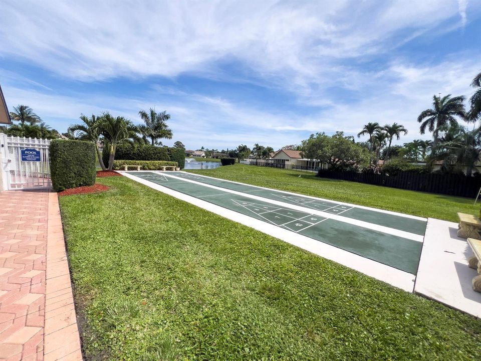 Woodlake Shuffleboard