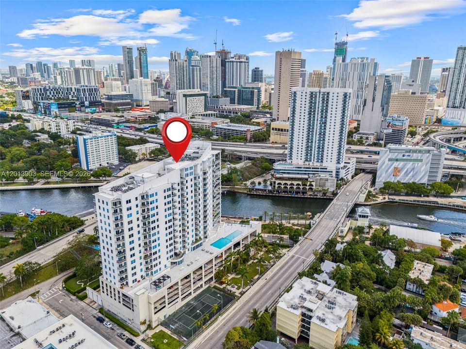 For Sale: $385,000 (2 beds, 2 baths, 1009 Square Feet)