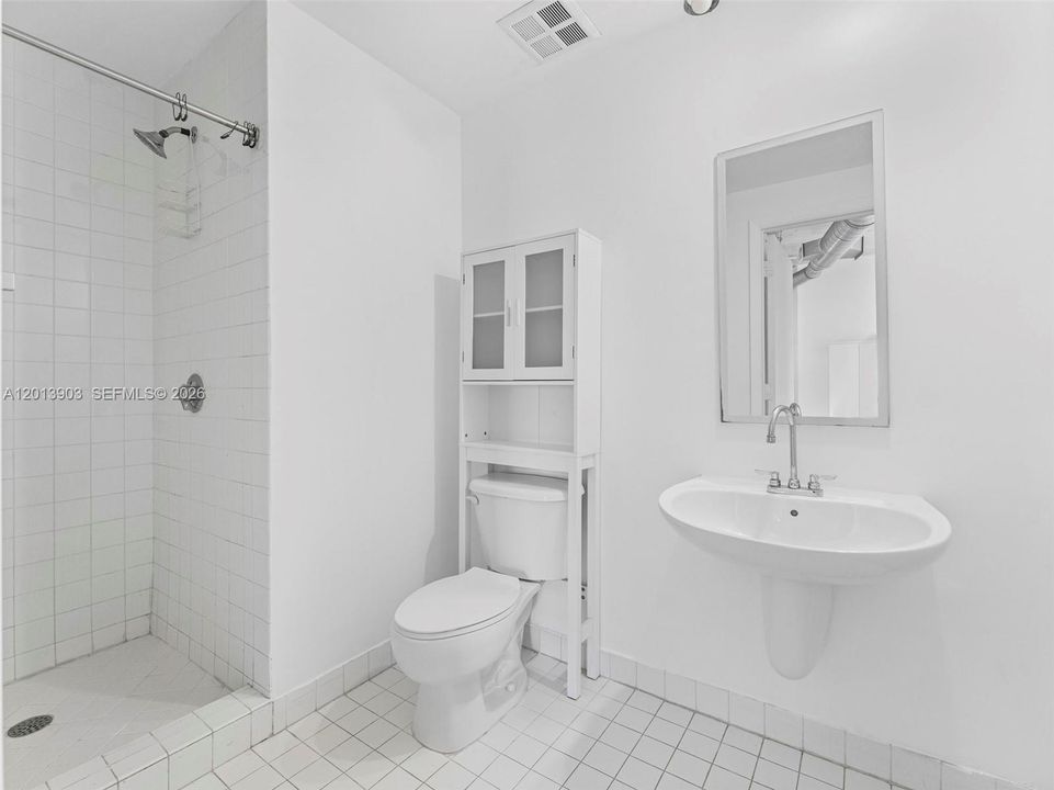 For Sale: $385,000 (2 beds, 2 baths, 1009 Square Feet)
