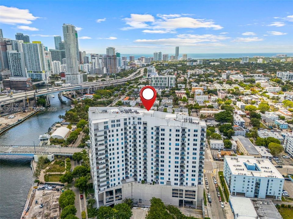For Sale: $385,000 (2 beds, 2 baths, 1009 Square Feet)
