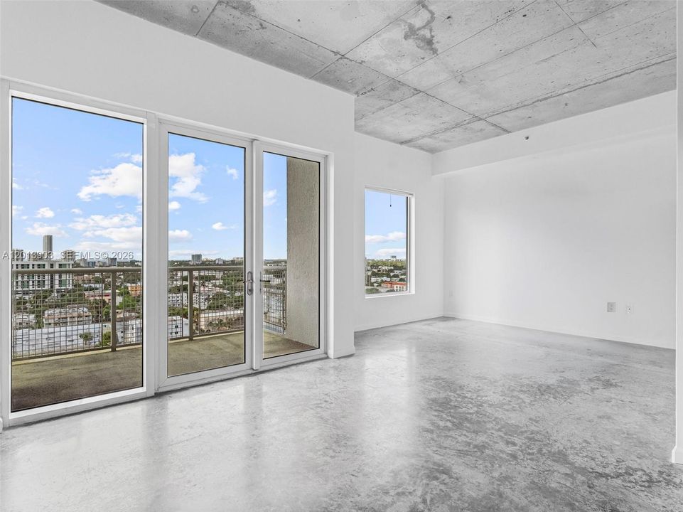 For Sale: $385,000 (2 beds, 2 baths, 1009 Square Feet)