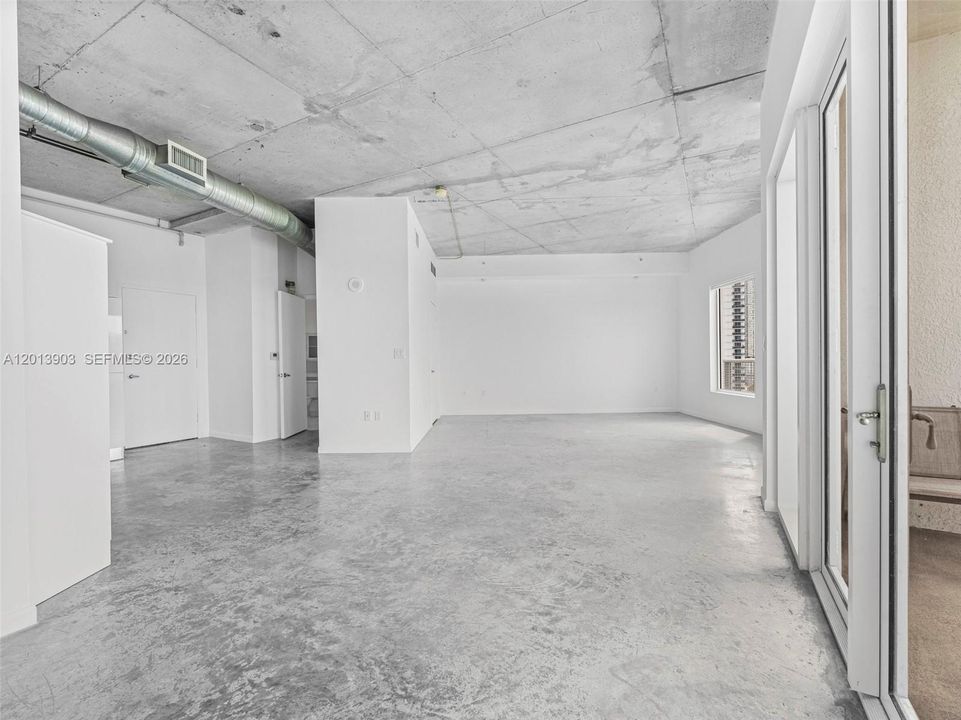 For Sale: $385,000 (2 beds, 2 baths, 1009 Square Feet)