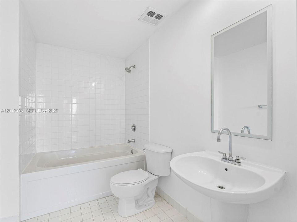 For Sale: $385,000 (2 beds, 2 baths, 1009 Square Feet)