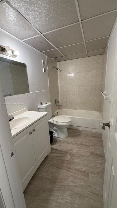 Activo con contrato: $1,850 (1 camas, 1 baños, 870 Pies cuadrados)
