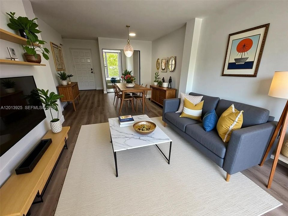 For Sale: $290,000 (1 beds, 1 baths, 723 Square Feet)
