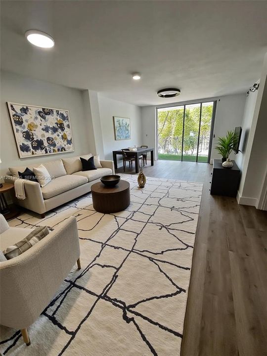 For Sale: $290,000 (1 beds, 1 baths, 723 Square Feet)