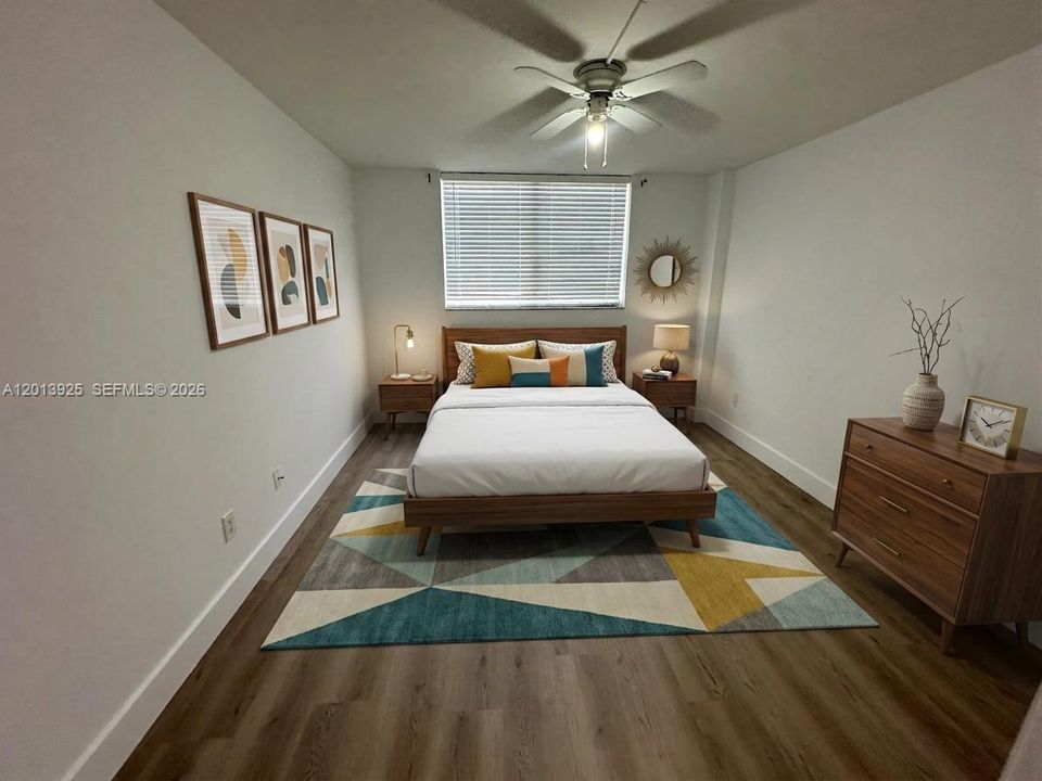 For Sale: $290,000 (1 beds, 1 baths, 723 Square Feet)