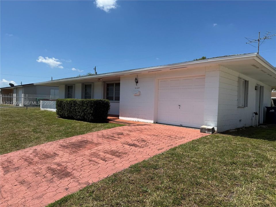 Active With Contract: $525,000 (2 beds, 2 baths, 1200 Square Feet)
