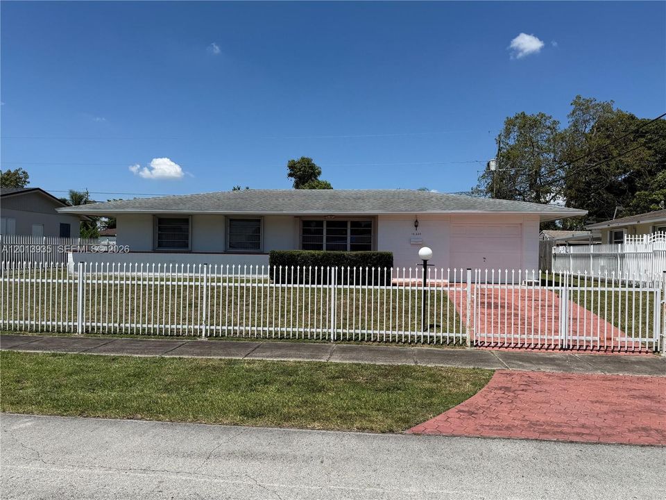Active With Contract: $525,000 (2 beds, 2 baths, 1200 Square Feet)
