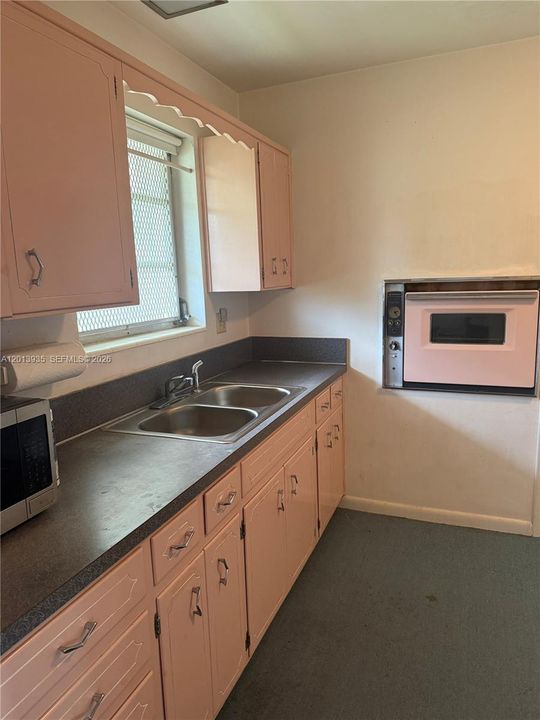 Active With Contract: $525,000 (2 beds, 2 baths, 1200 Square Feet)