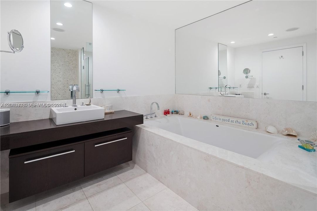 Activo con contrato: $6,900 (1 camas, 1 baños, 858 Pies cuadrados)