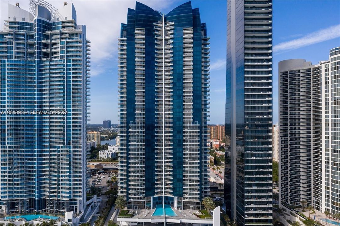Activo con contrato: $6,900 (1 camas, 1 baños, 858 Pies cuadrados)