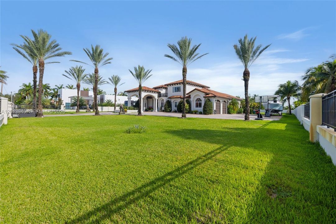 En Venta: $3,299,999 (5 camas, 4 baños, 4463 Pies cuadrados)