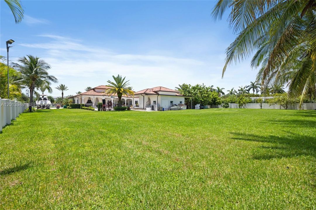 En Venta: $3,299,999 (5 camas, 4 baños, 4463 Pies cuadrados)