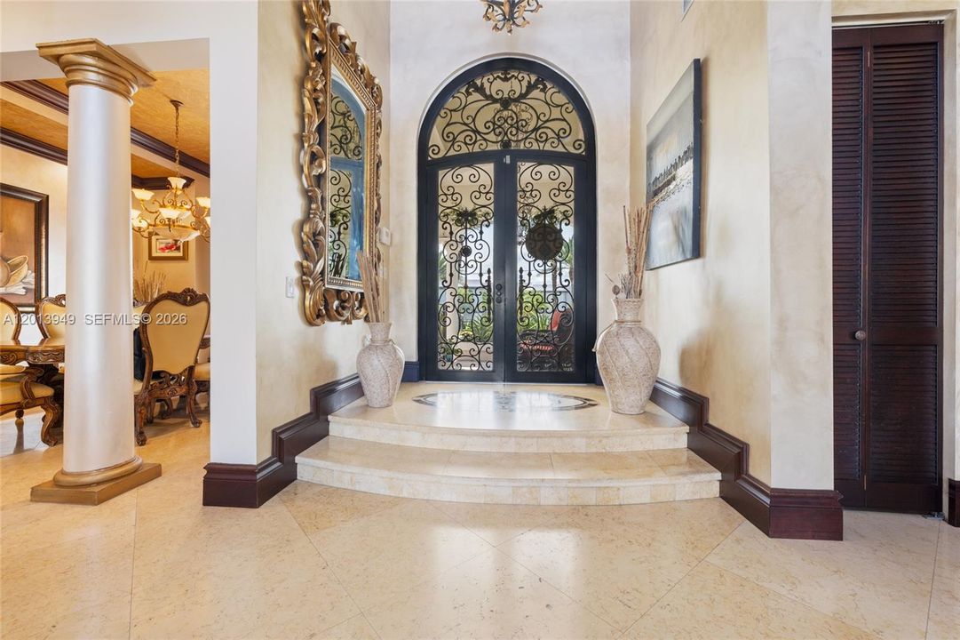 En Venta: $3,299,999 (5 camas, 4 baños, 4463 Pies cuadrados)