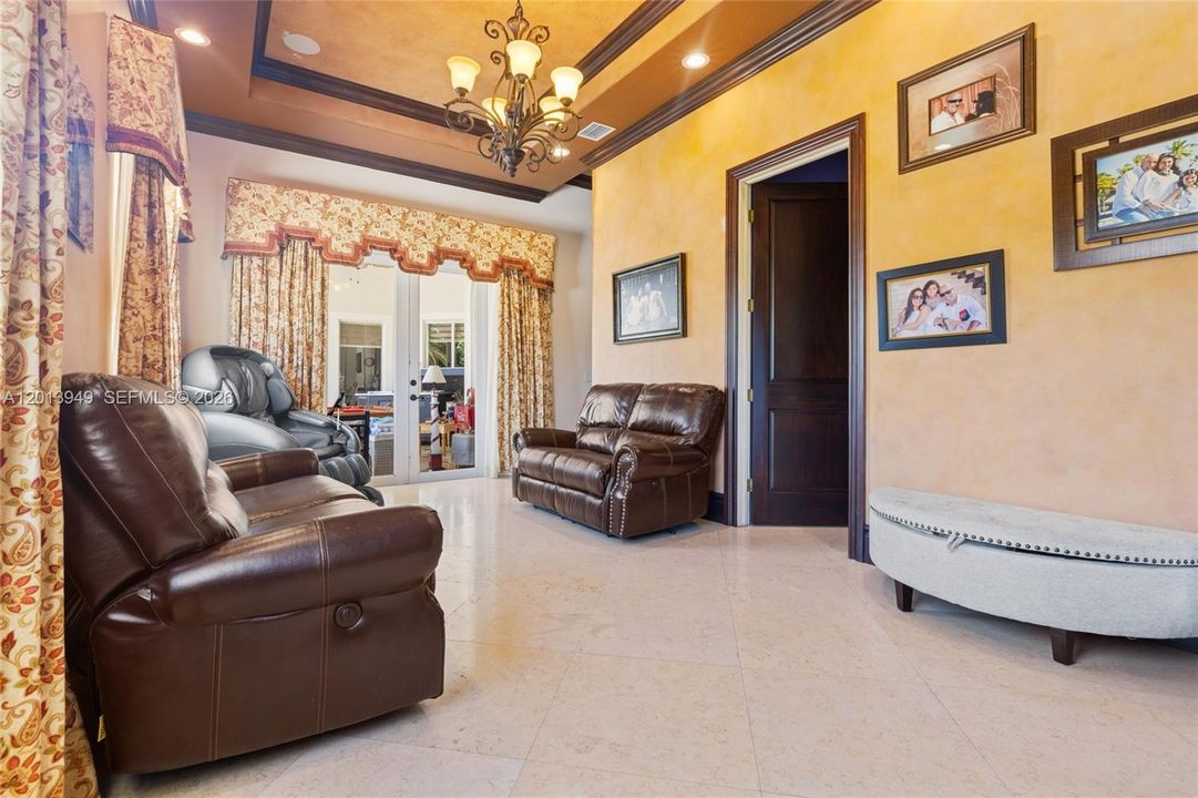 En Venta: $3,299,999 (5 camas, 4 baños, 4463 Pies cuadrados)